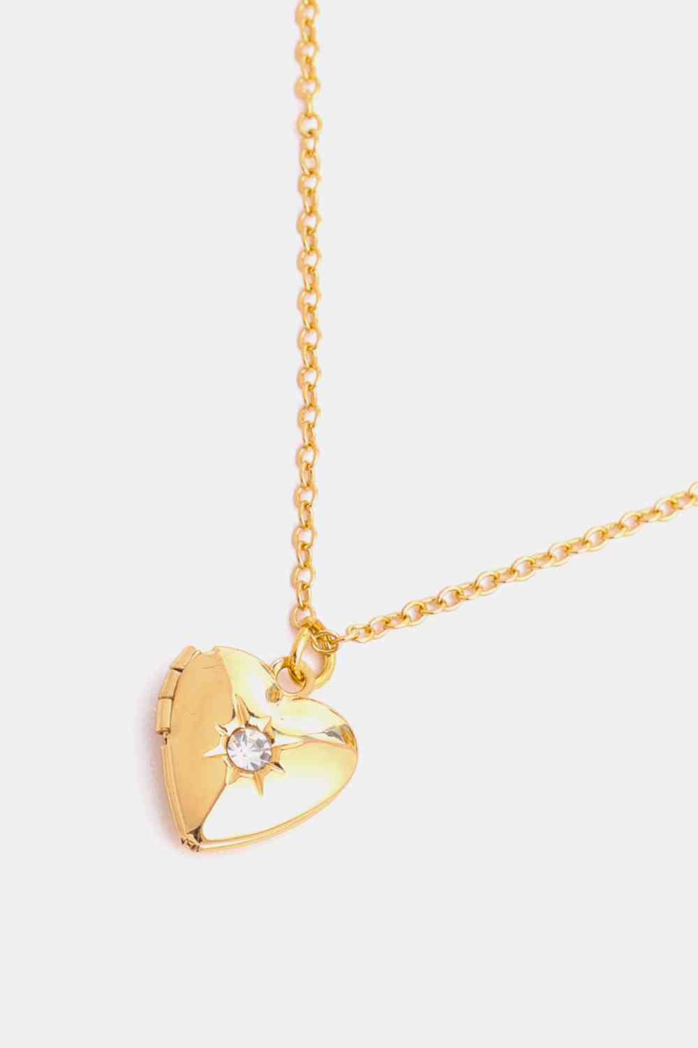 Collar con colgante chapado en oro de 14 quilates con forma de corazón y circón