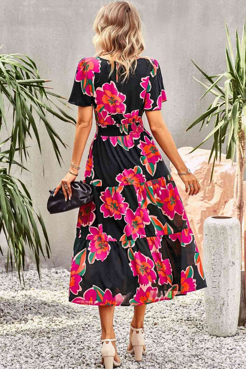 Vestido midi escalonado con mangas abullonadas y estampado floral