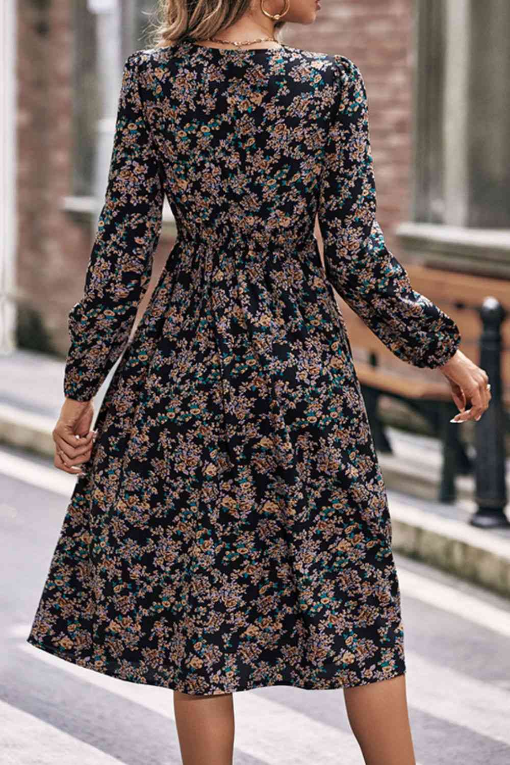 Robe à col en V en dentelle épissée florale