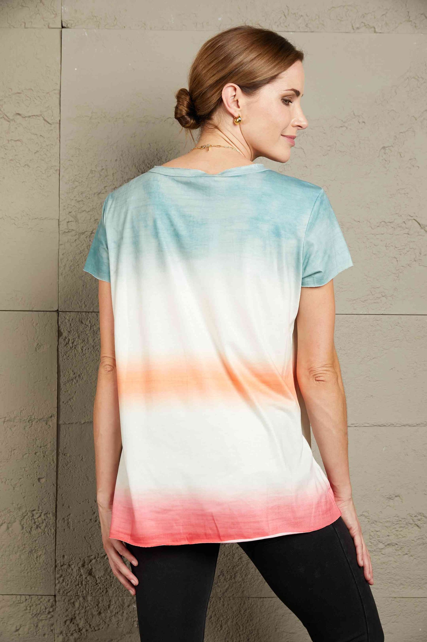 Camiseta de manga corta con cuello en V y efecto tie-dye de Double Take