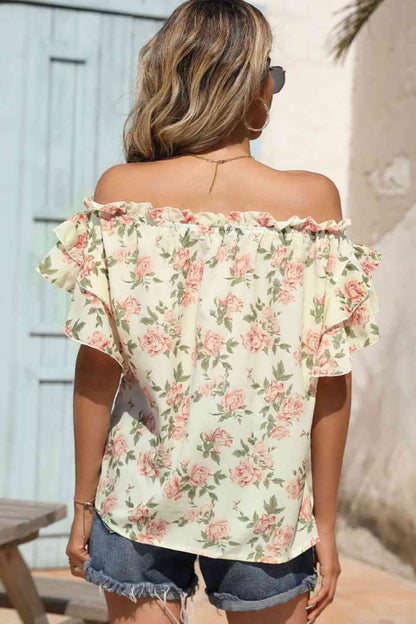 Blusa con hombros descubiertos y ribete de volantes florales