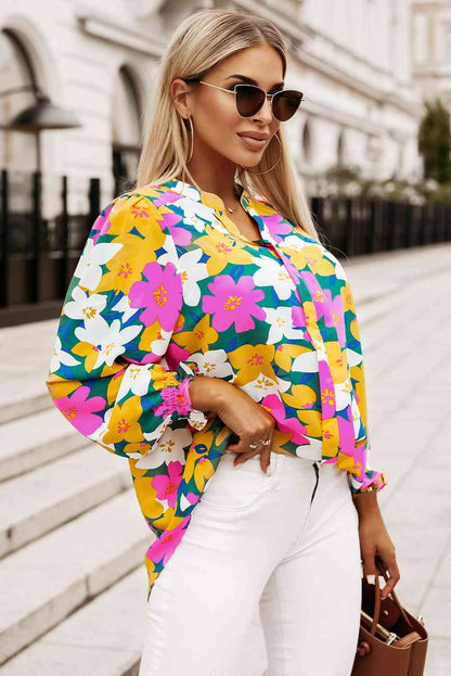 Blusa con manga farol y cuello con muesca con estampado floral