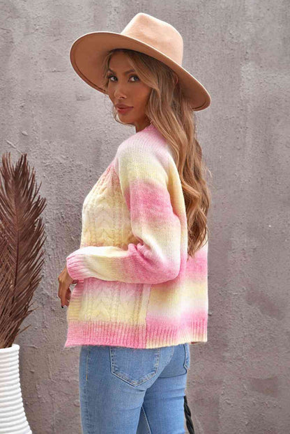 Cardigan tissé à manches raglan en tricot torsadé teint par nœuds à droite ouvert sur le devant