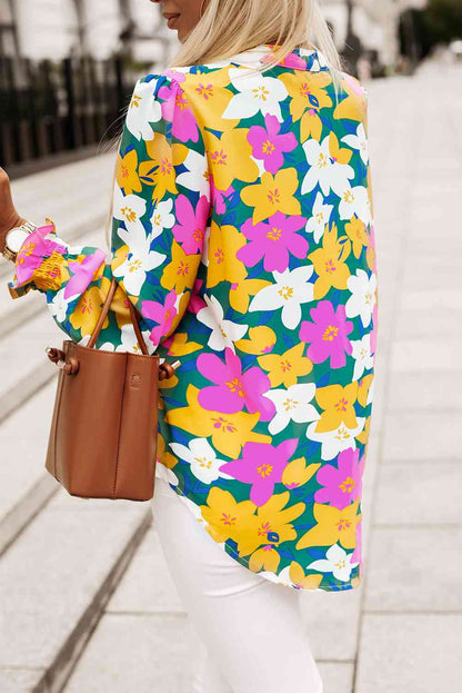 Blusa con manga farol y cuello con muesca con estampado floral