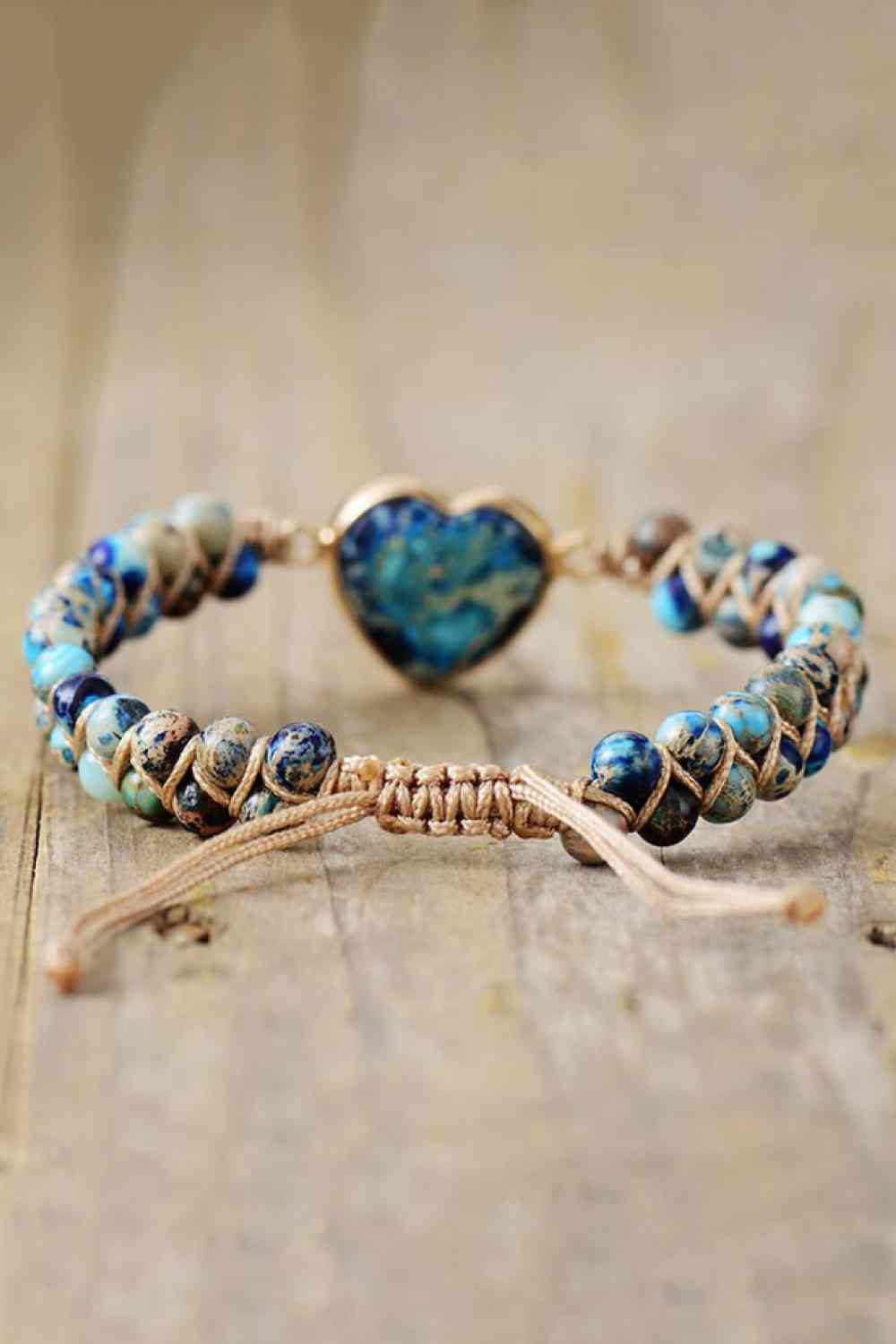 Pulsera de piedra natural hecha a mano con forma de corazón