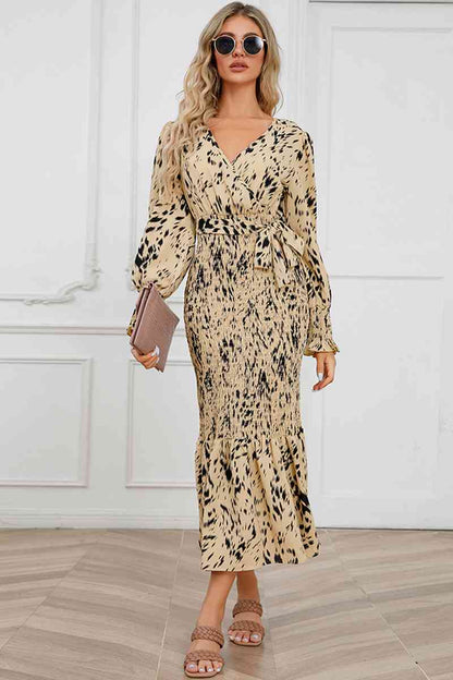 Robe midi smockée imprimée à col en V