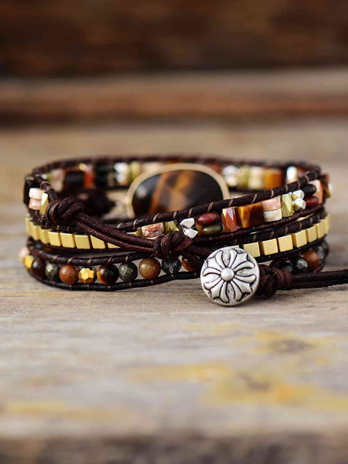 Pulsera de triple capa con forma geométrica