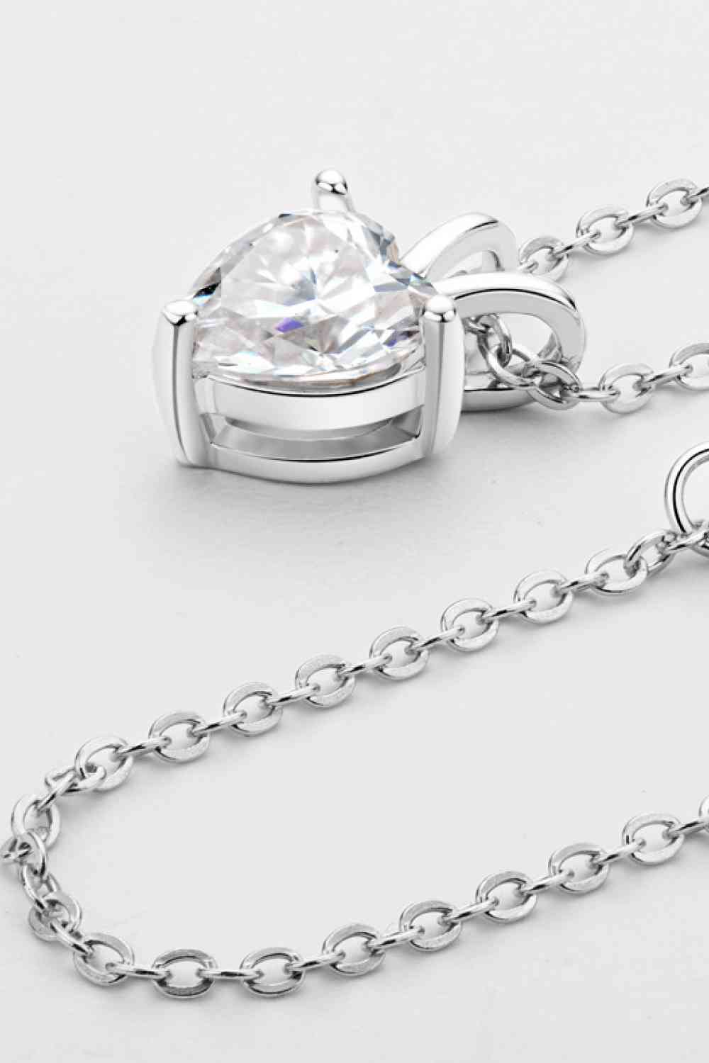 Collier pendentif en forme de cœur moissanite 1 carat