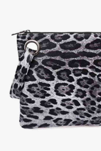 Clutch de piel sintética con estampado de leopardo