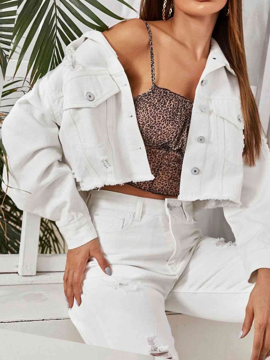 Chaqueta vaquera con botones y hombros caídos con cuello y cuello