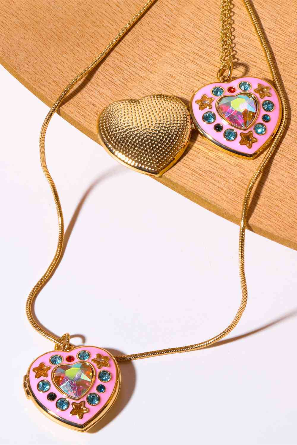 Collier pendentif boîte coeur décor strass