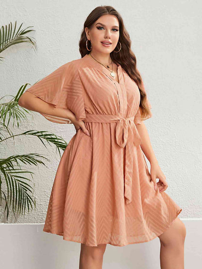 Robe à Manches Flottantes et Col Cranté à la Taille avec Lien de Grande Taille