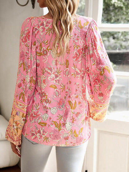 Blusa floral con mangas abullonadas y cuello anudado