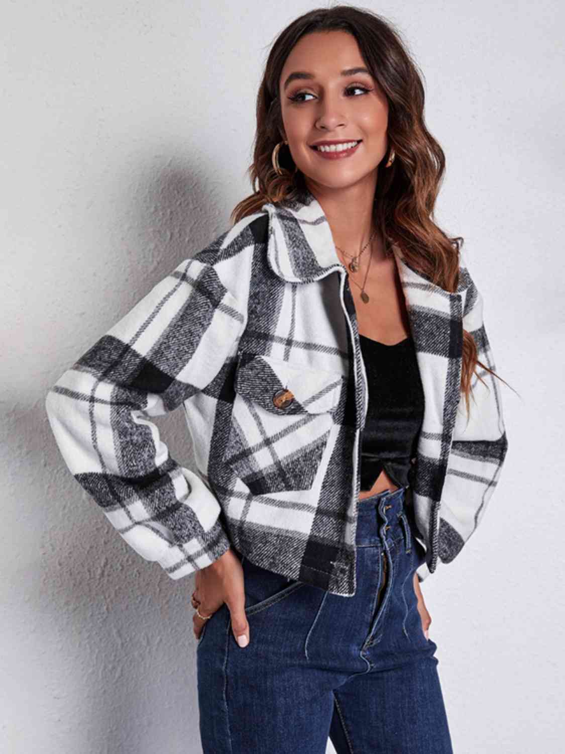 Chaqueta delantera con botones a cuadros y bolsillos