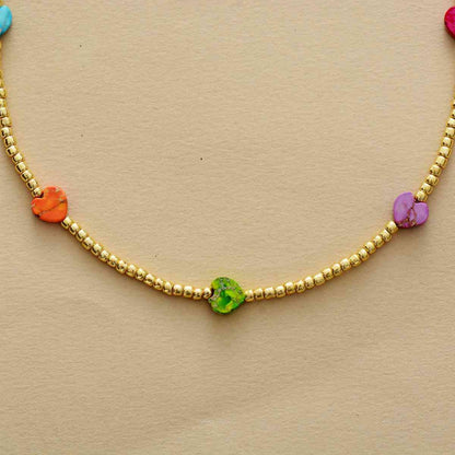 Collar de piedra natural en forma de corazón