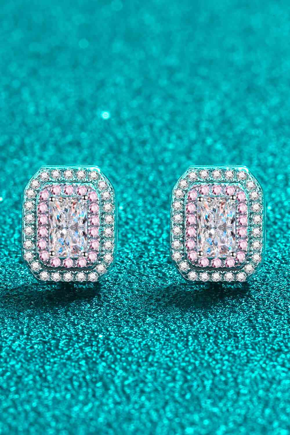 Boucles d'oreilles à tige géométriques contrastées en moissanite et zircon 1 carat