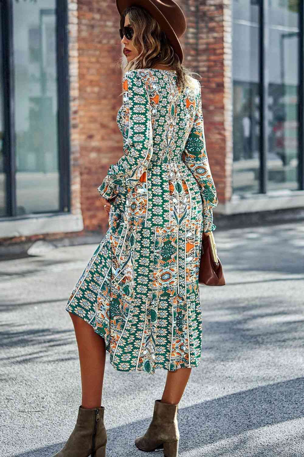 Robe midi smockée à col rond et manches lanternes