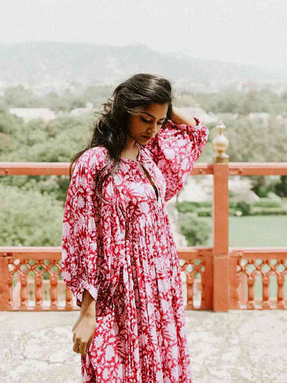 Vestido floral con mangas farol y cuello anudado