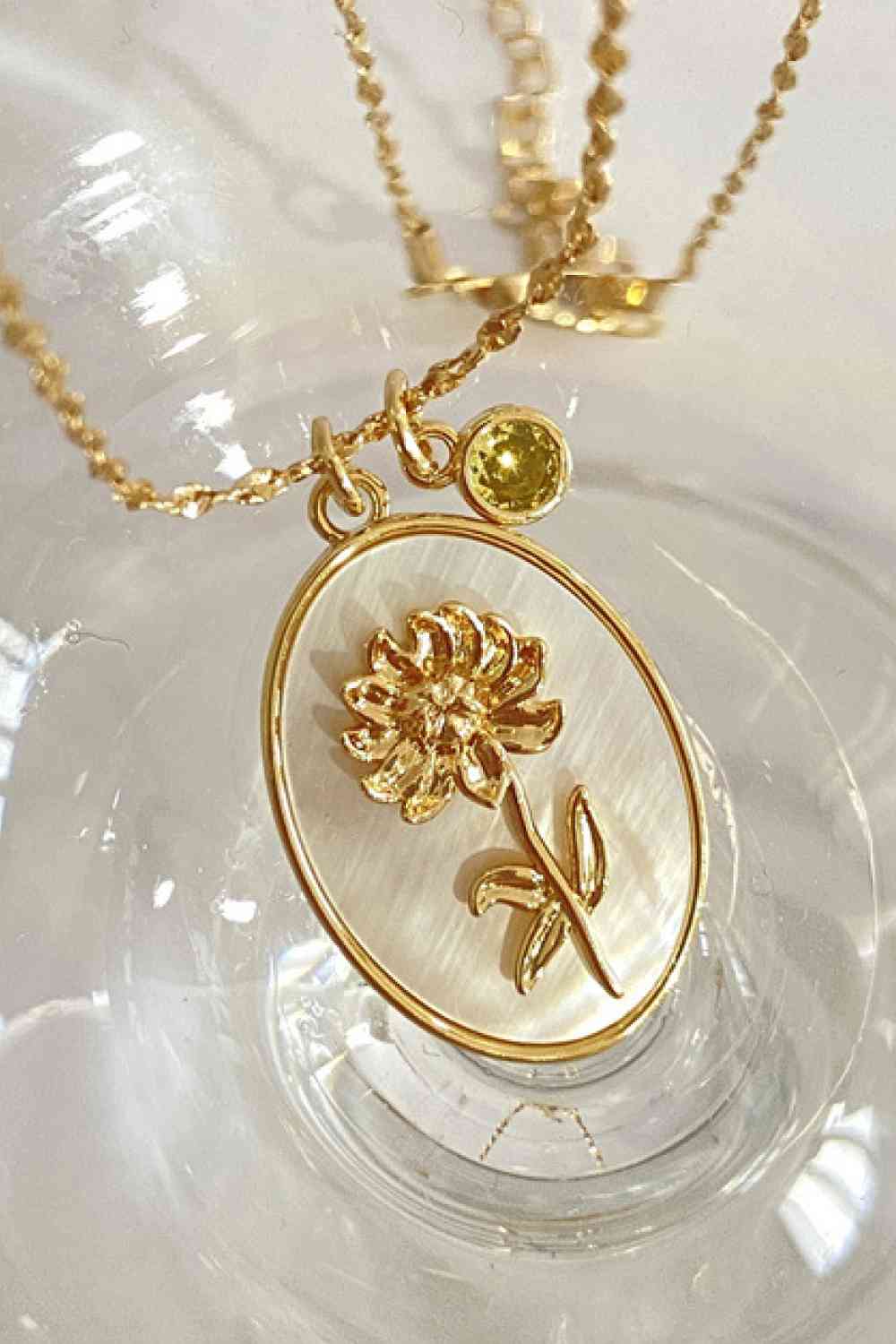 Collier en cuivre avec pendentif en forme de coquille de fleur