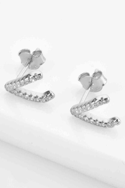 Boucles d'oreilles à tige lettre V en zircon