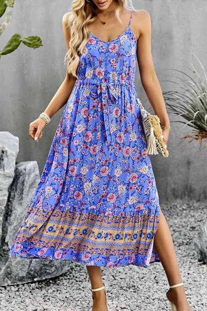 Vestido bohemio con tirantes finos y abertura con cordón