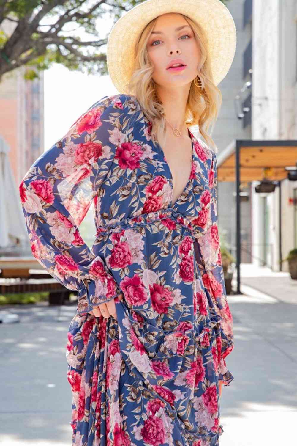 ee:some - Robe longue en V profond Trill à volants et fleurs