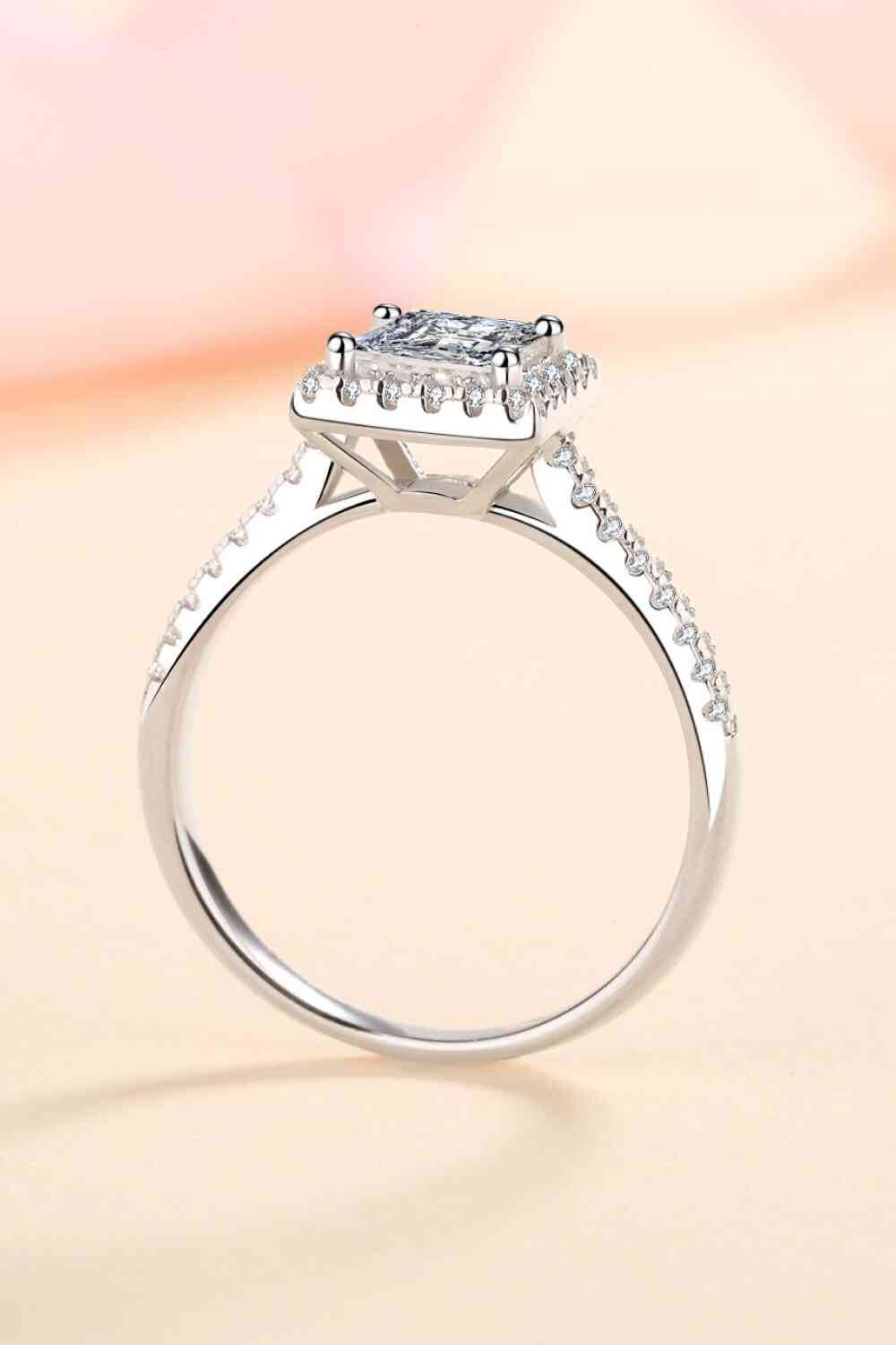 Bague moissanite carrée en argent sterling