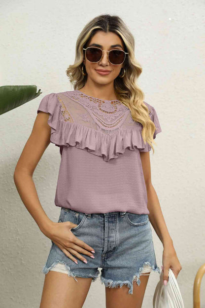 Blusa con volantes y encaje empalmado