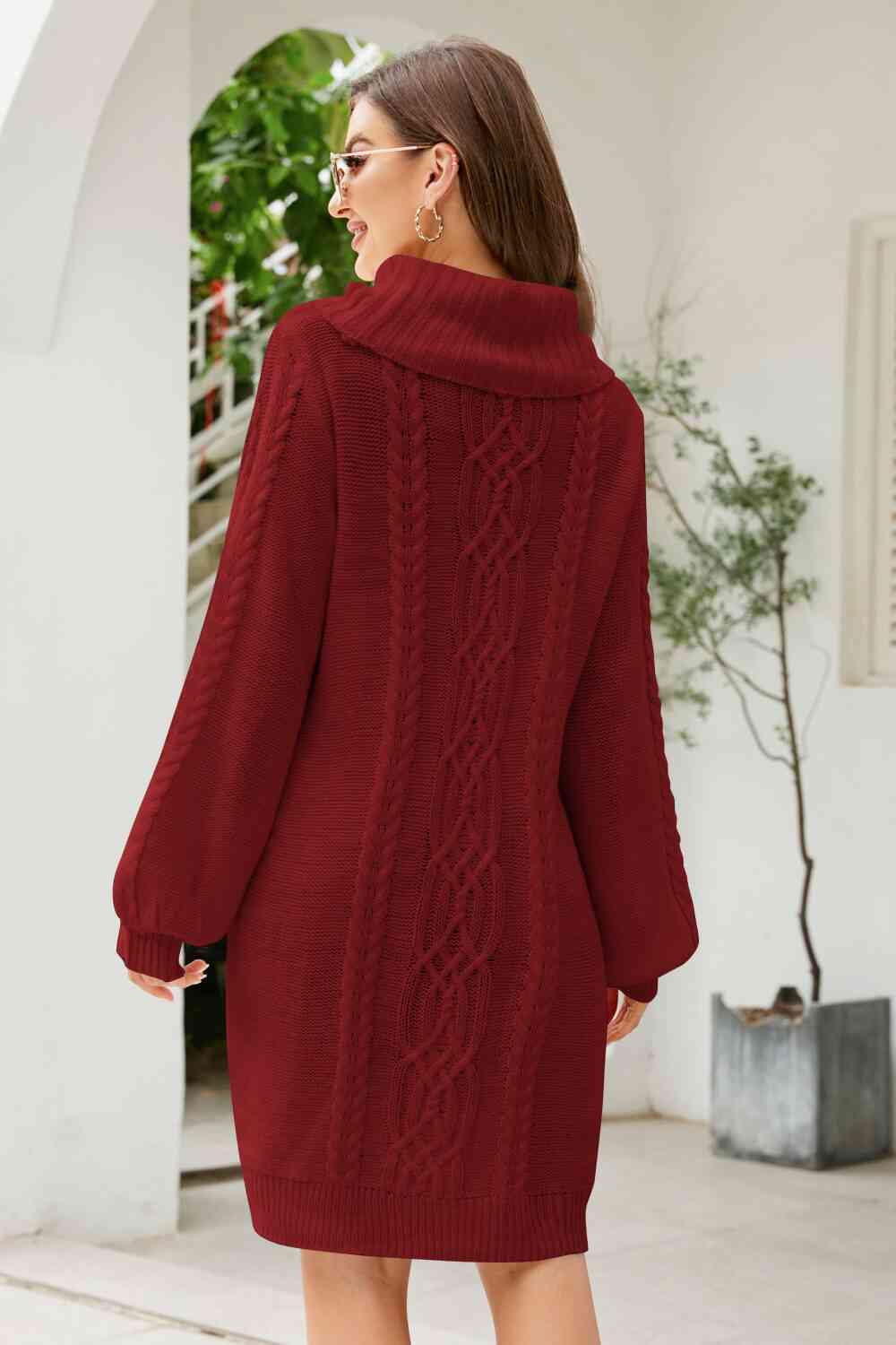 Robe pull tissée à droite en tricot mélangé à col roulé et manches lanternes