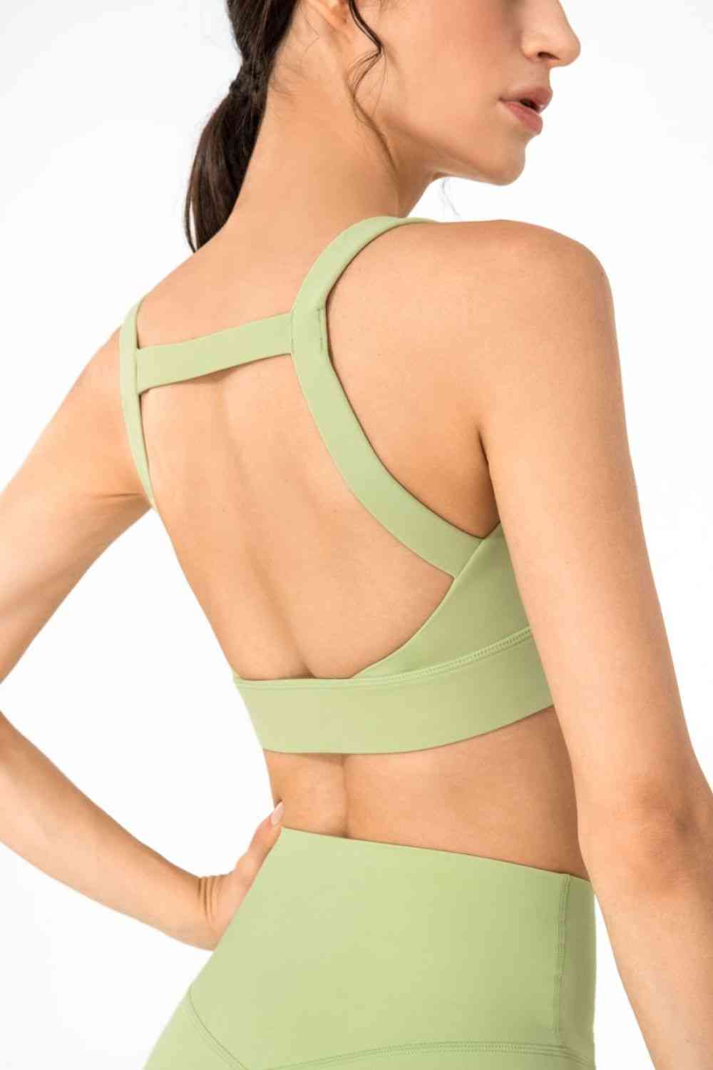 Soutien-gorge de sport à détails plissés et dos ouvert