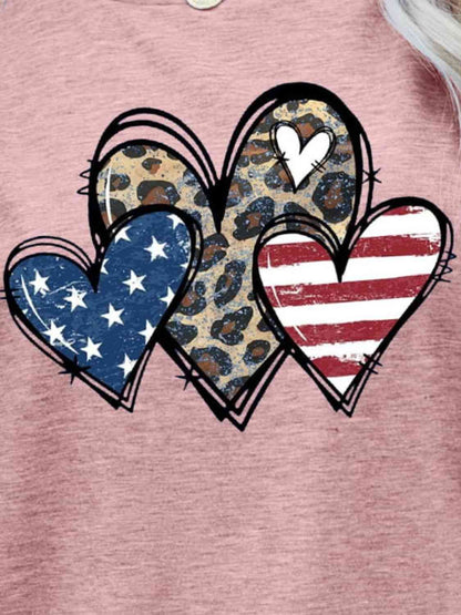 Camiseta con gráfico de corazón de leopardo y bandera de EE. UU.