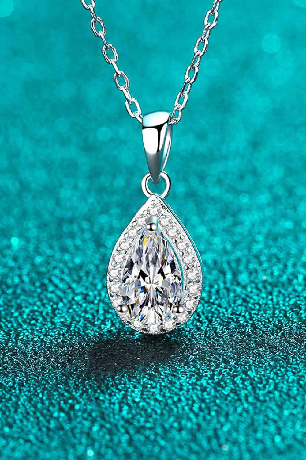 Collier pendentif en forme de larme Moissanite