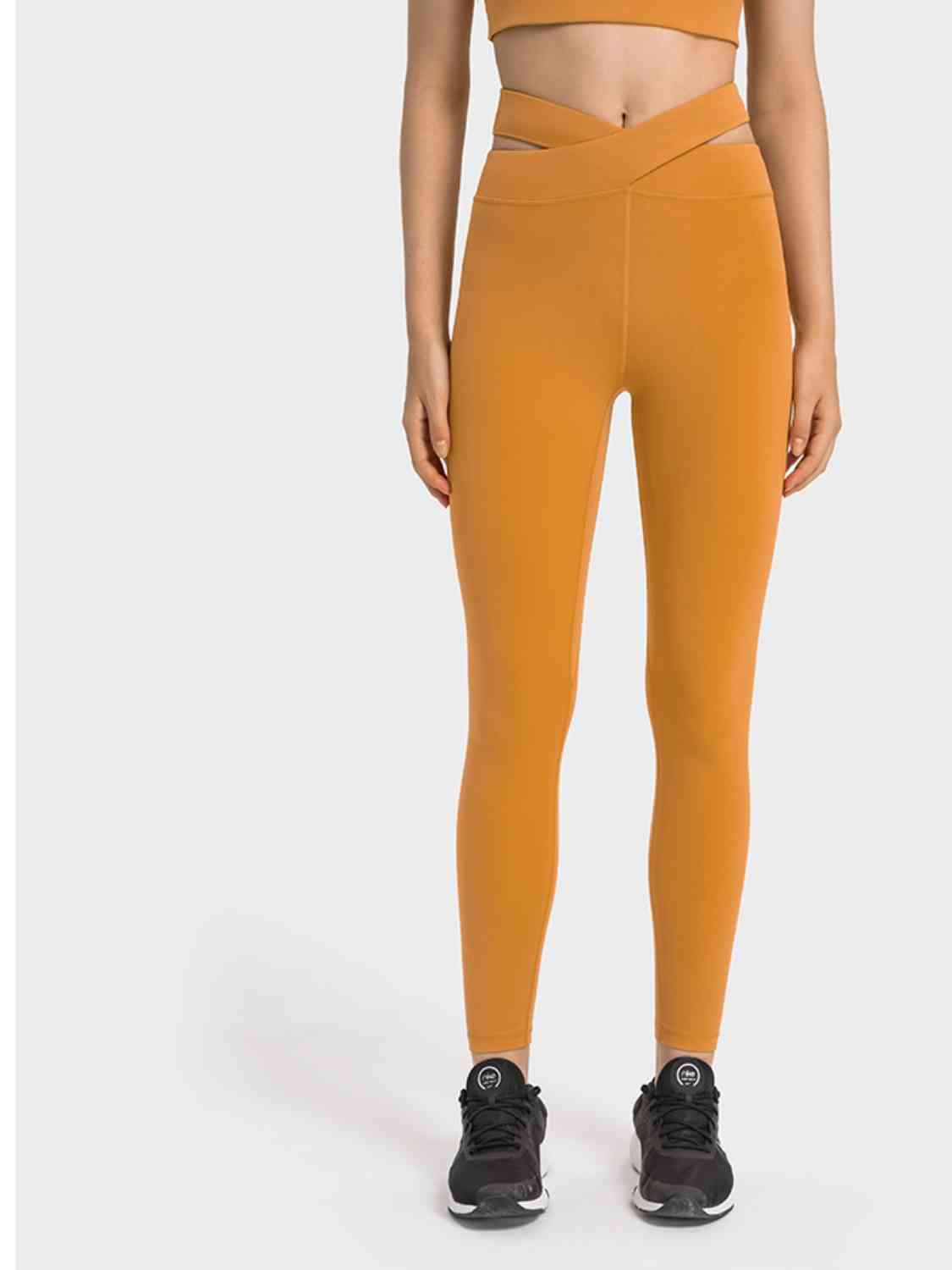 Leggings deportivos con aberturas cruzadas