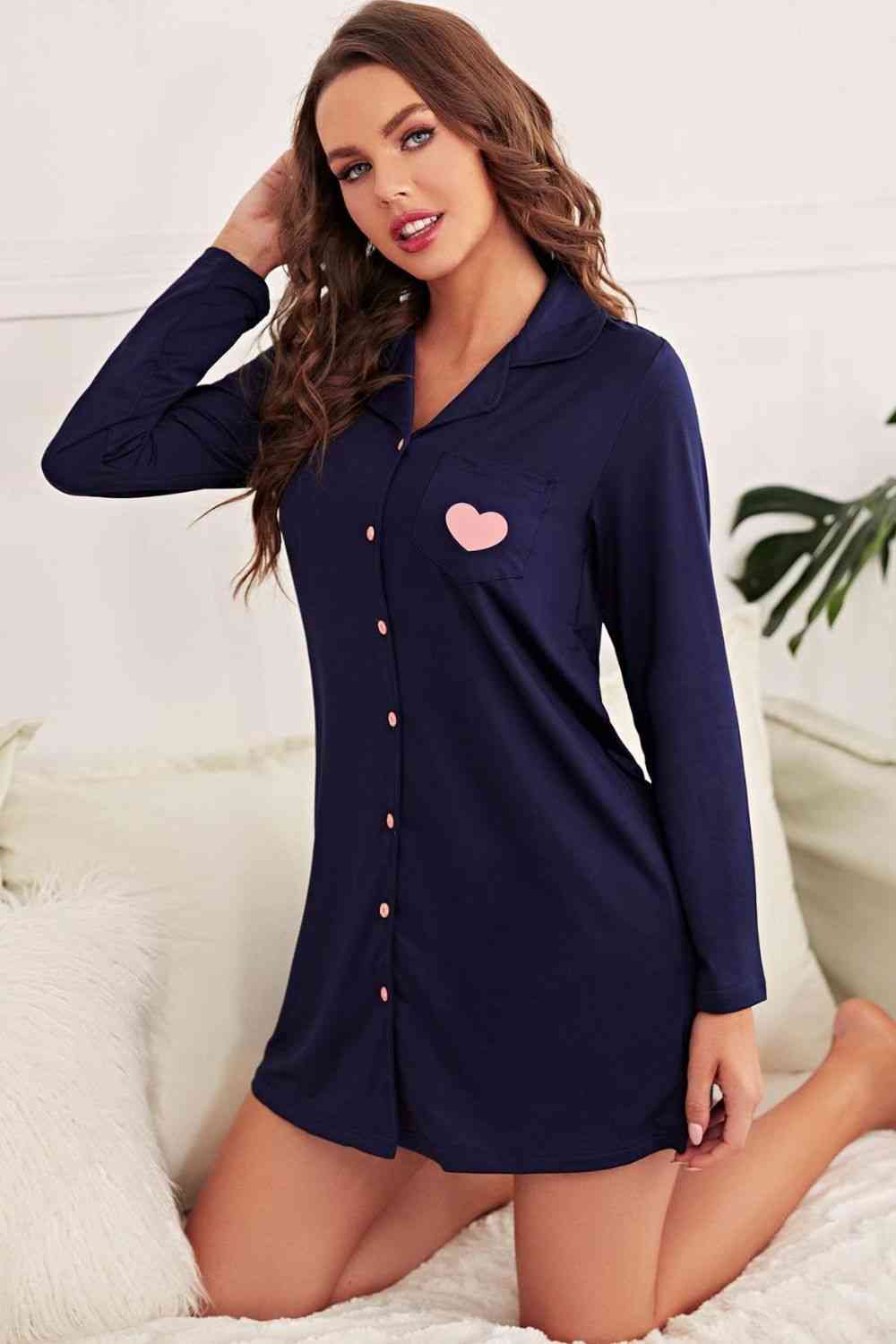 Robe chemise de nuit à col à revers et motif cœur