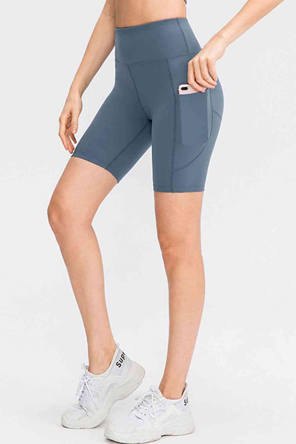 Short de sport à large ceinture avec poches