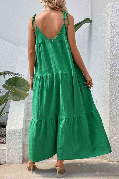 Vestido largo escalonado con hombros anudados