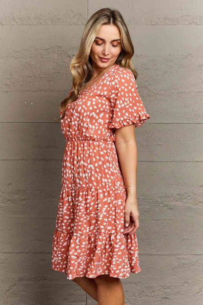 Hailey &amp; Co Vestido tejido con volantes y estampado Positive Thoughts