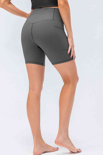 Short de sport coupe slim avec ceinture en V