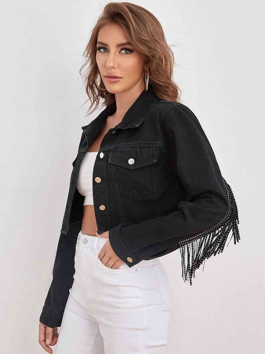 Chaqueta vaquera corta con cuello y cuello con detalle de flecos