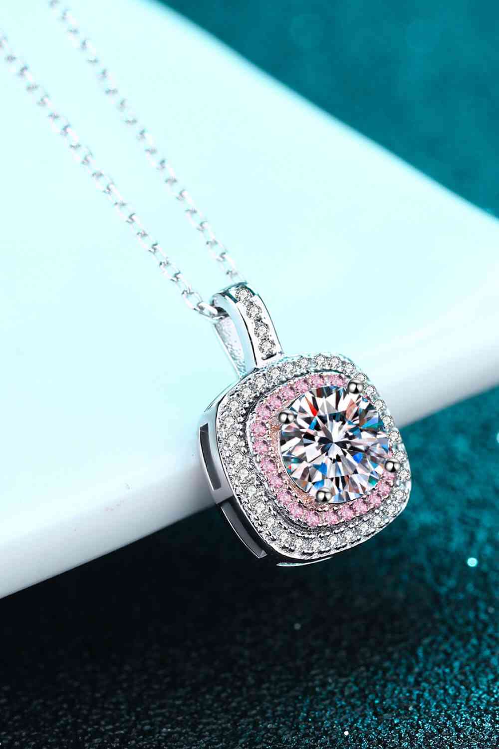 Collier pendentif géométrique Moissanite adoré