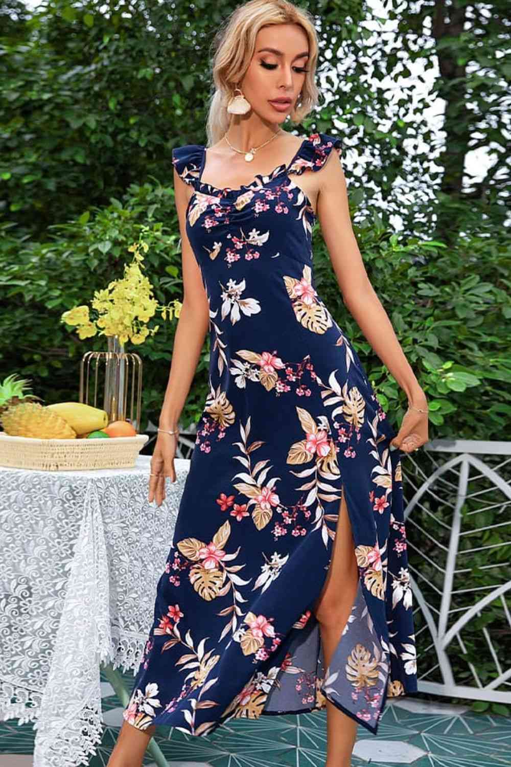 Vestido midi con abertura y cuello cuadrado sin mangas con estampado floral