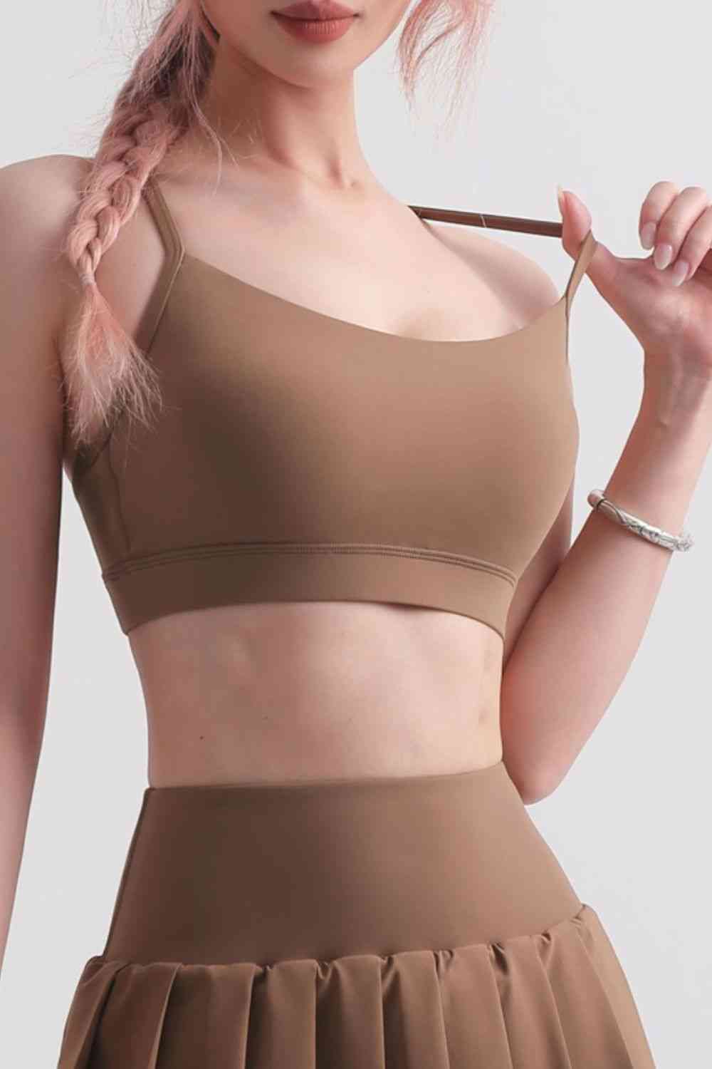 Soutien-gorge de sport à encolure dégagée et dos nageur découpé