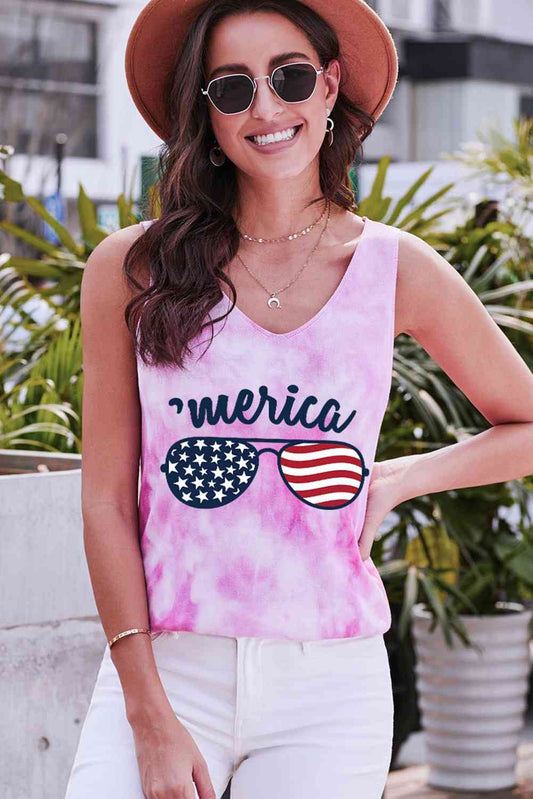 Camiseta sin mangas con diseño teñido anudado y gafas de sol con bandera de EE. UU.