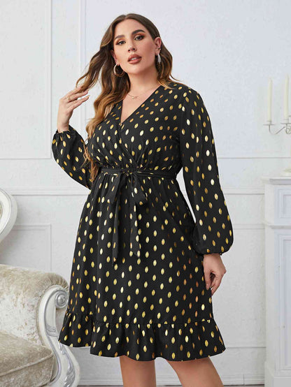 Vestido hasta la rodilla con cuello sobrepelliz y estampado de talla grande