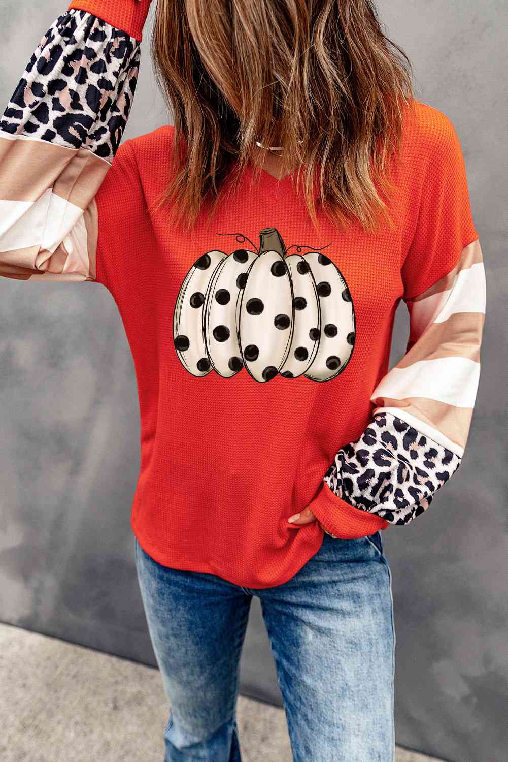 Camiseta de leopardo con estampado de calabaza y punto tipo waffle con cuello en V