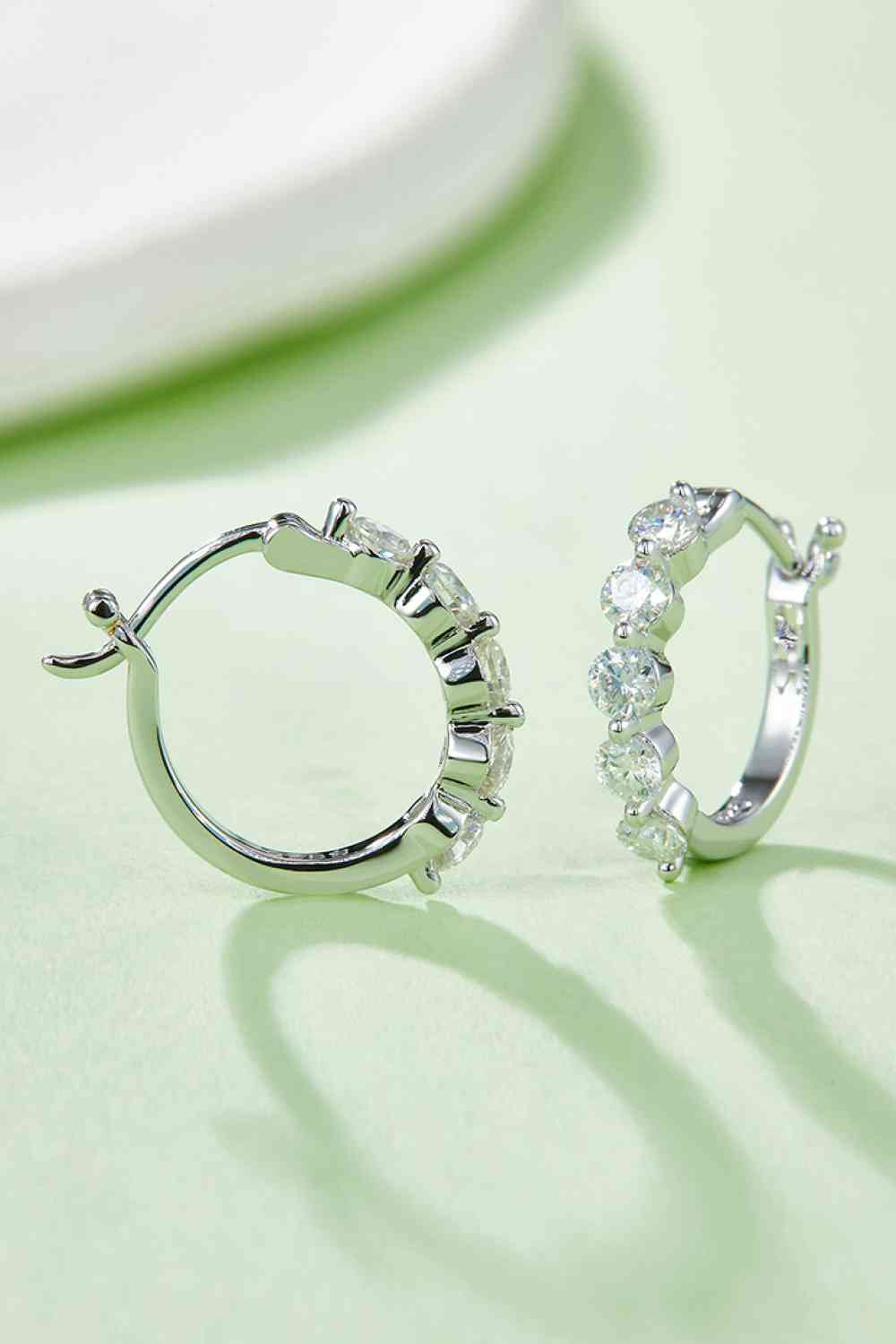 Boucles d'oreilles adorées en argent sterling 925 moissanite 1 carat