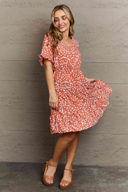 Hailey &amp; Co Vestido tejido con volantes y estampado Positive Thoughts