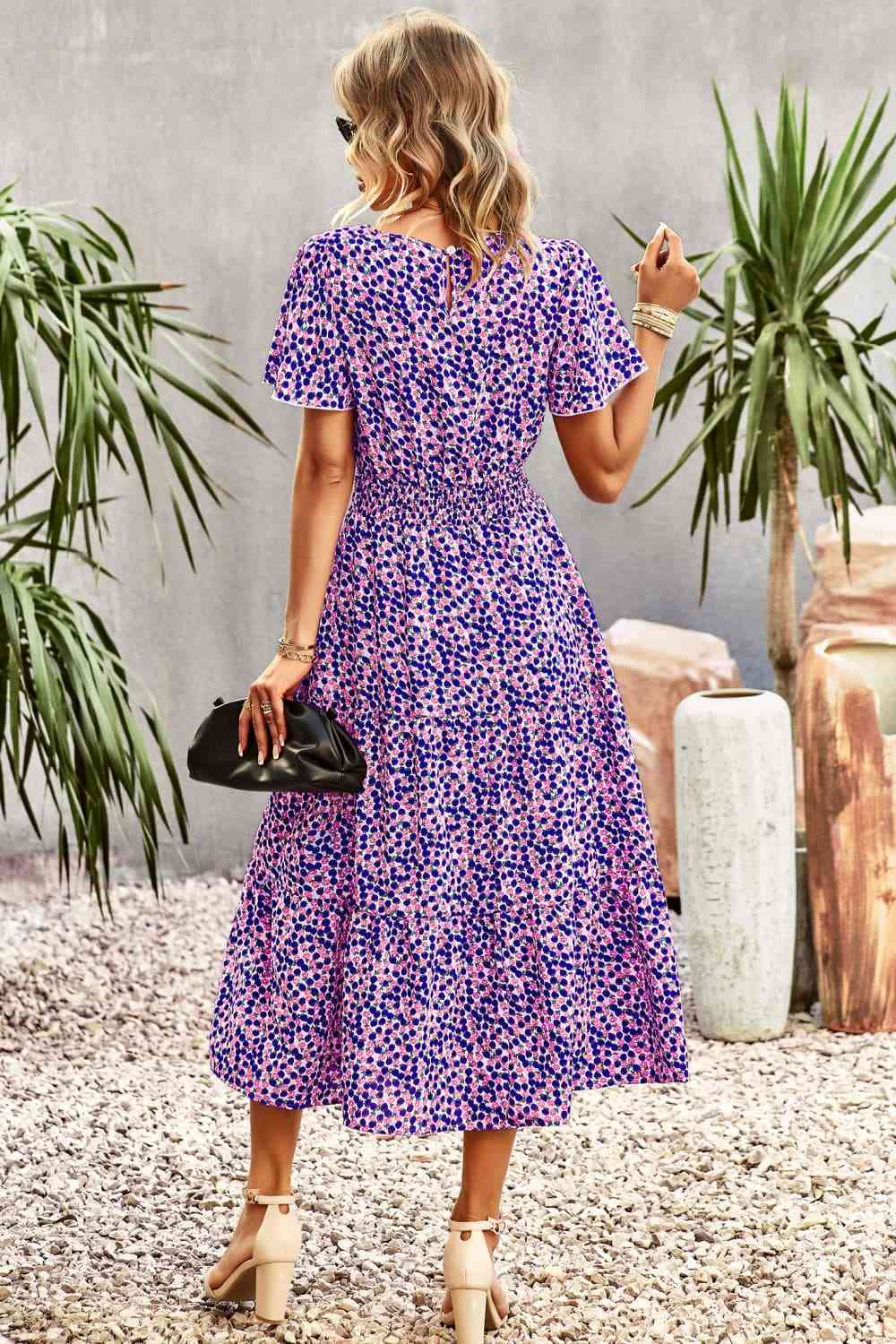 Vestido midi escalonado con mangas abullonadas y estampado floral