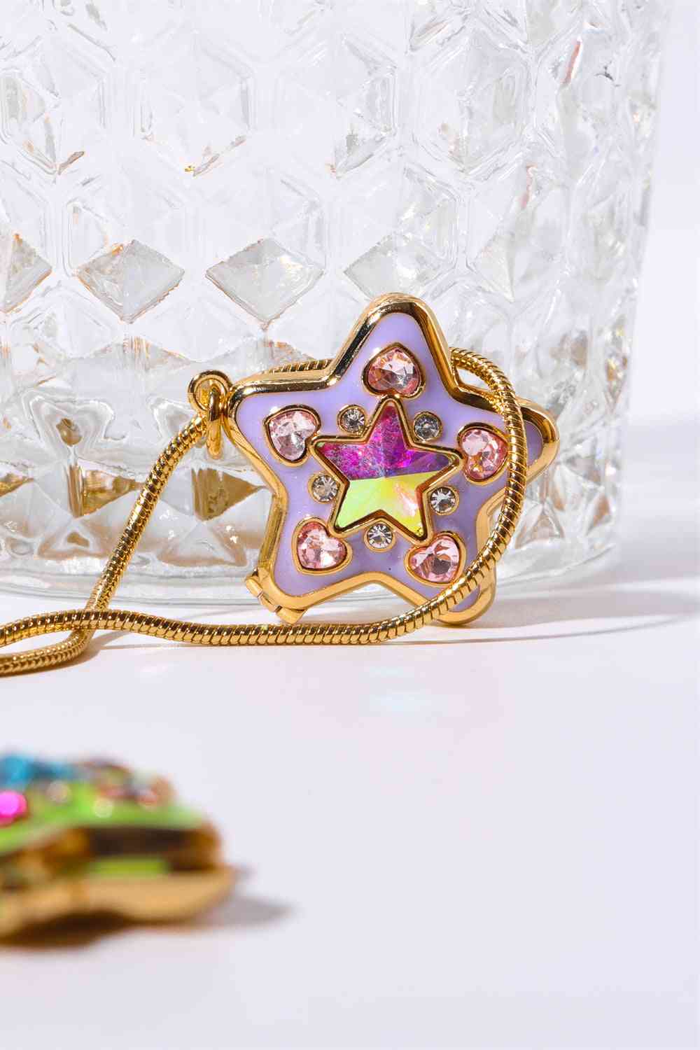 Collier pendentif boîte étoile décor strass