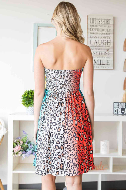 Vestido sin tirantes fruncido con estampado de leopardo